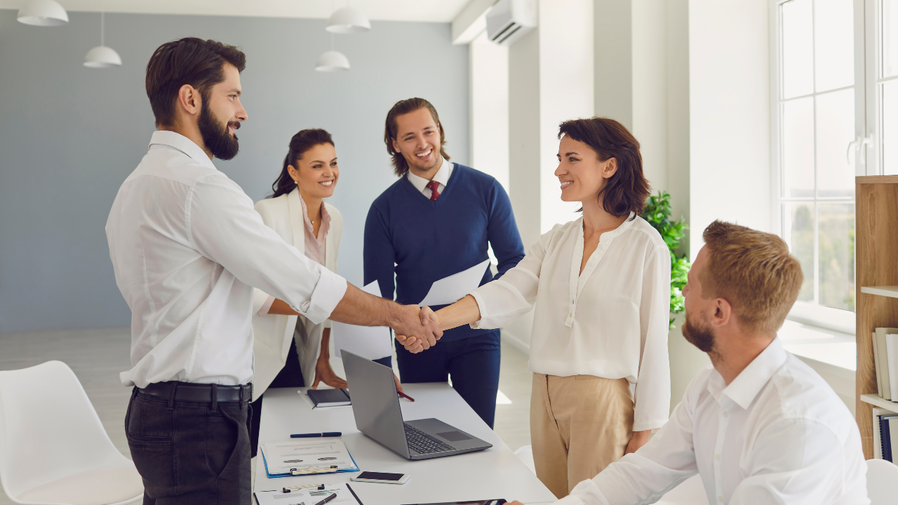 Cmo Convertir Clientes Potenciales en Clientes Satisfechos y Leales